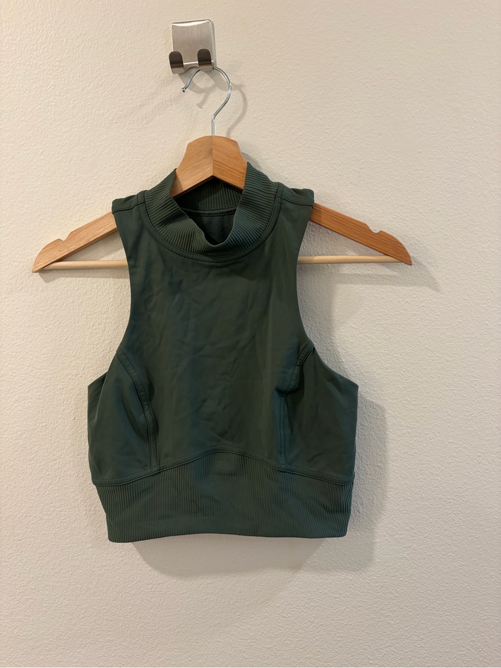lululemon athletica Sleeveless Mock Neck Crop Top in Forest Green